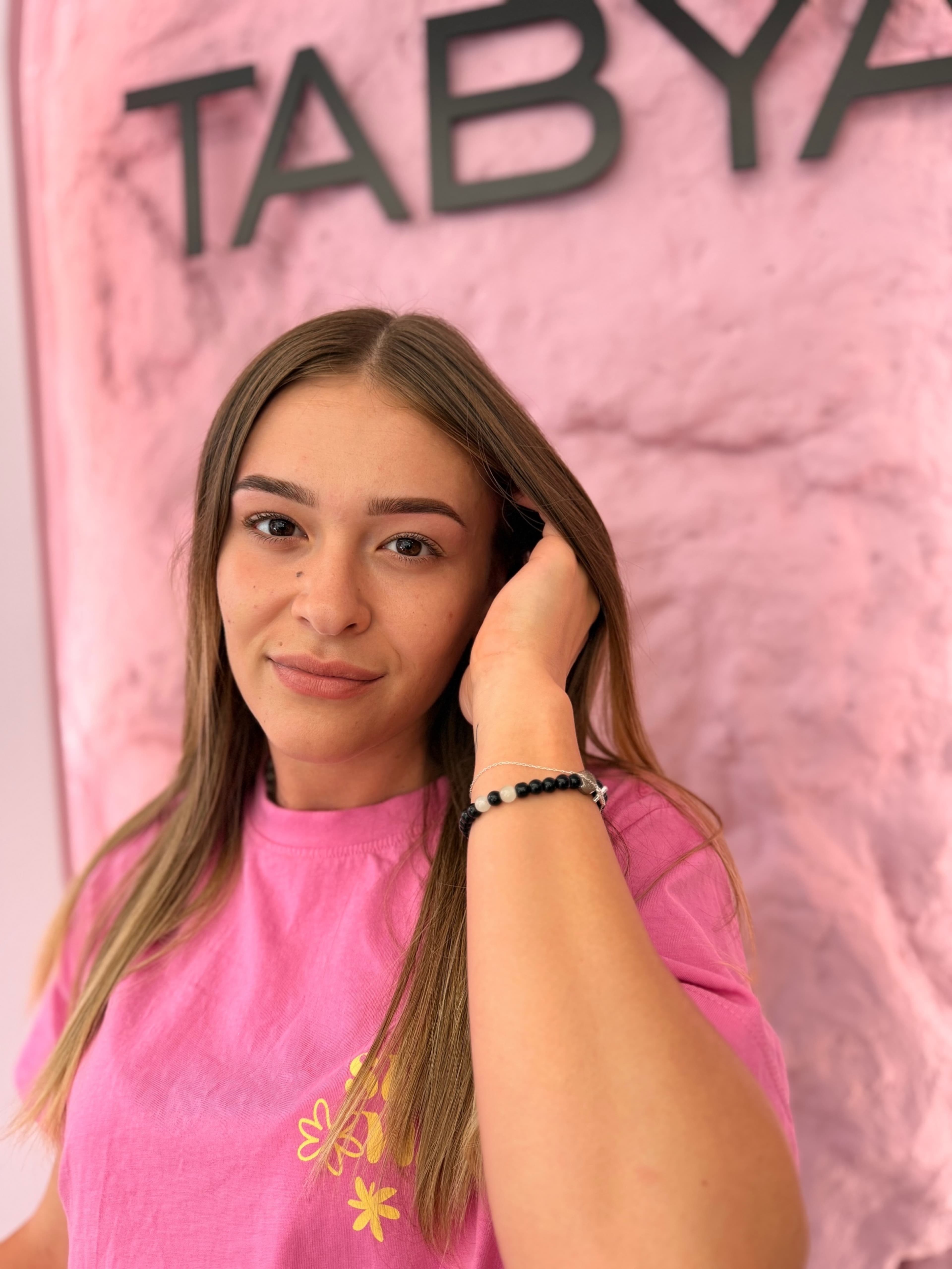 Portret clientă Sonia Brow Specialist cu sprâncene stilizate